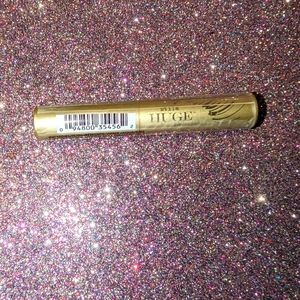 Stila Huge Extreme Lash Volumizing Mascara